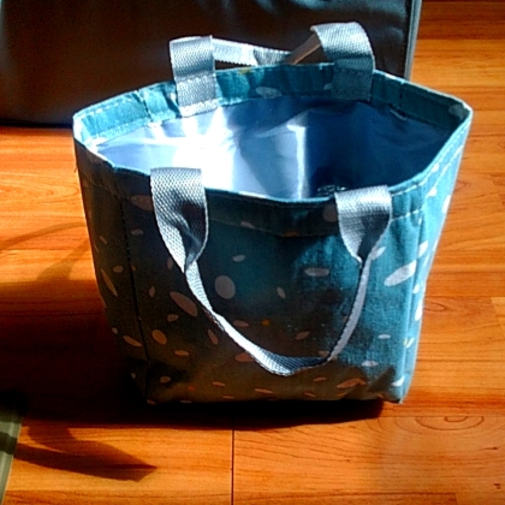 Lunch box five cupcake holders three cupcake makers three spins